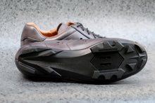 Carica l'immagine nel visualizzatore di Gallery, Vintage grey leather MTB  cycling shoes