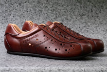 Load image into Gallery viewer, Flat plain soled brown leather cycling shoes. L&#39;Eroica events with toeclips and straps. L&#39;eroica 