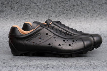 Carregar imagem no visualizador da galeria, Black leather gravel cycling shoes SPD