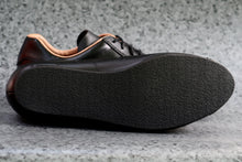 画像をギャラリービューアに読み込む, Flat plain soled black leather cycling shoes. L&#39;Eroica events with toeclips and straps. L&#39;eroica 